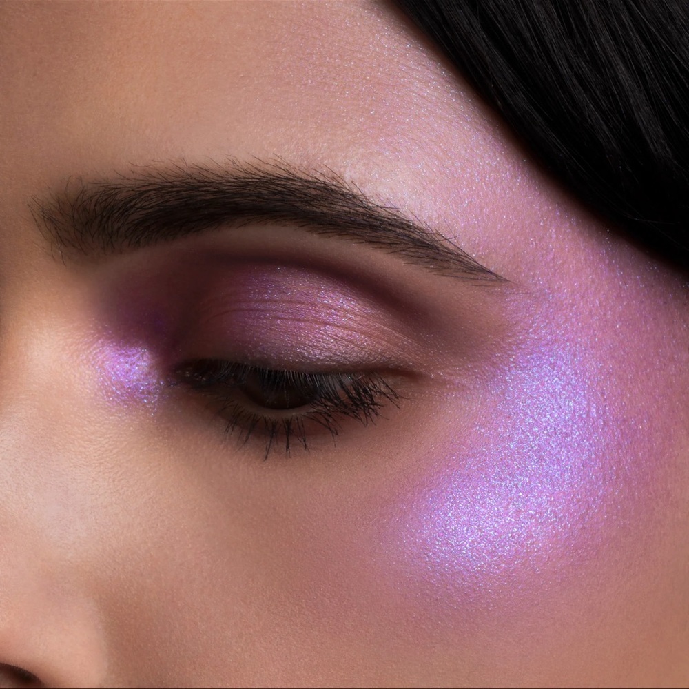 Black Moon Cosmetics Recently Deceased Duo-Highlighting Blush and Lip Gloss - Picture 12 of 13